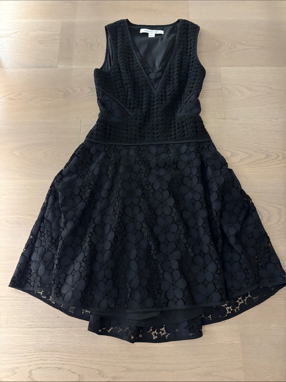 Diane Von Furstenberg Black Lace High‑Low V‑Neck Dress